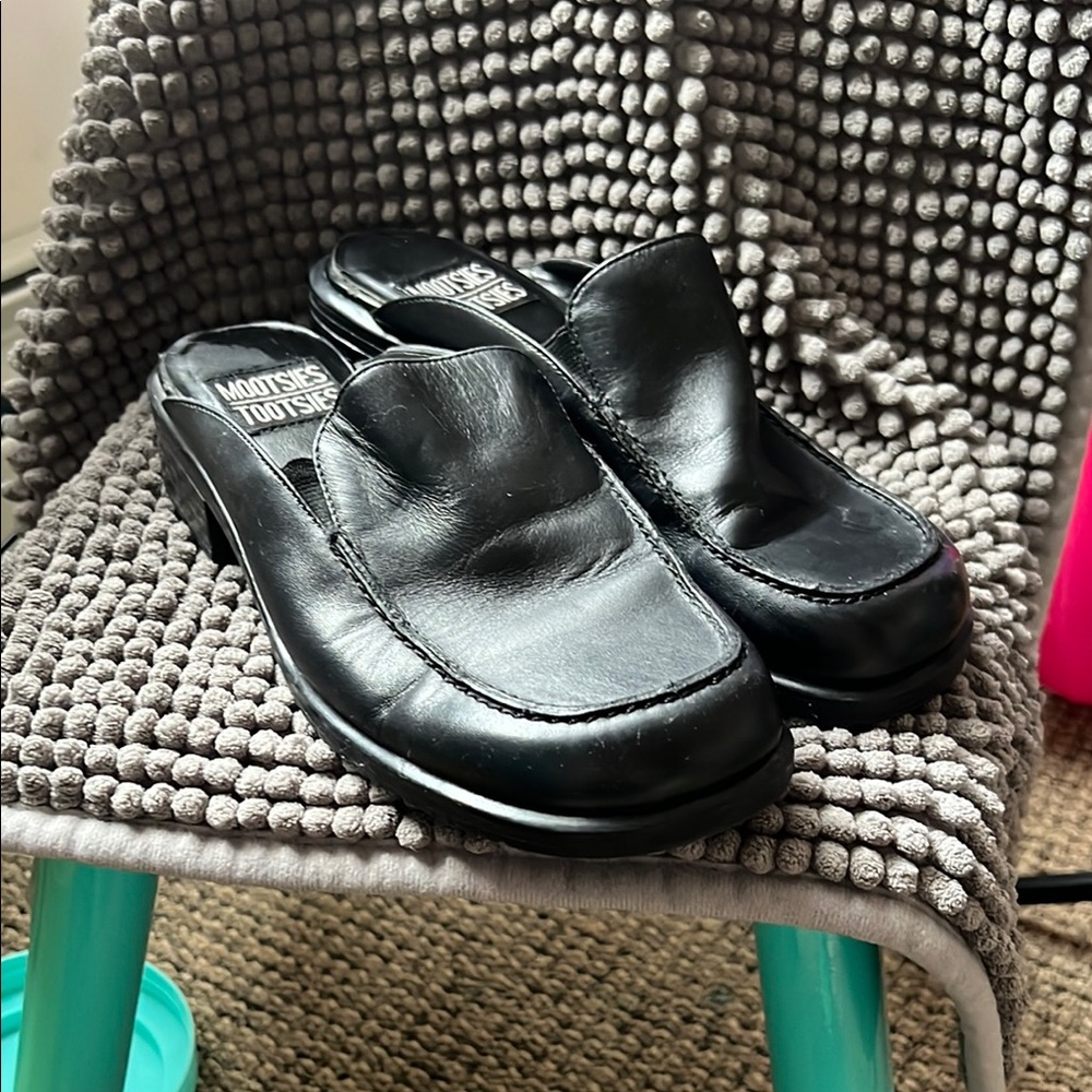 3/$20 Mootsies Tootsies Black Leather Slip-On Loafers